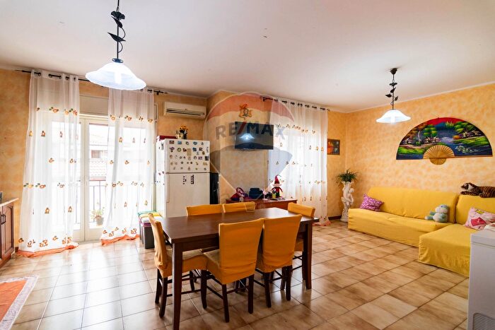 Appartamento trilocale in vendita in Via Francesco Orestano, Aci SantAntonio