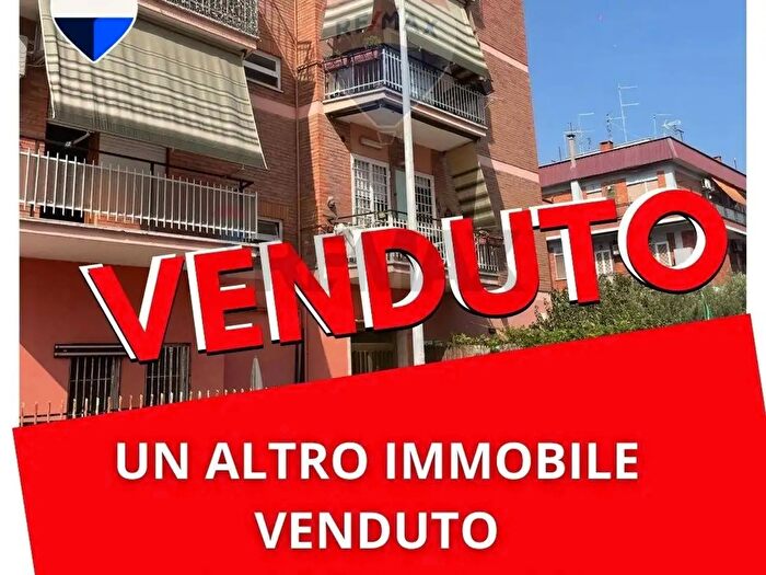 Appartamento quadrilocale in vendita in Via delle Miosotis, Roma