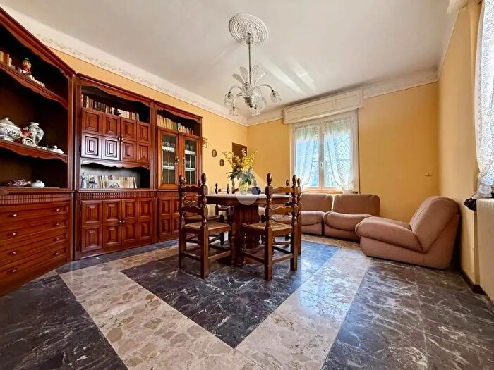 Casa con 7 locali in vendita in Via G Marconi, Offlaga