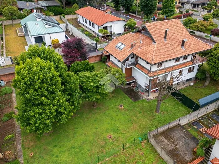 Casa trilocale in vendita in Via G Giacchetti, Gorla Minore