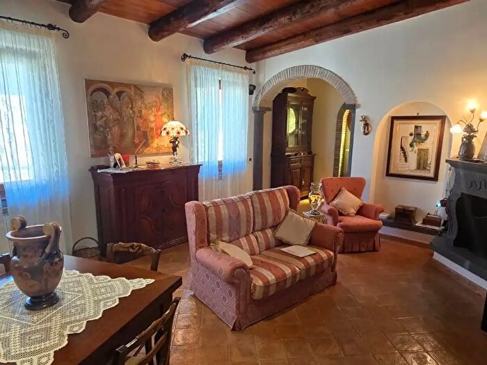 Appartamento con 6 locali in vendita in Via Monte Cavallo, Monte Romano