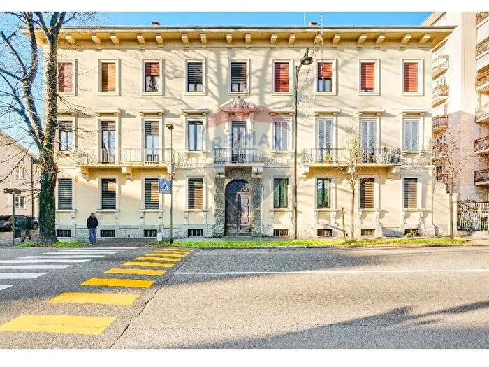 Appartamento quadrilocale in vendita in Viale Armando Diaz, Busto Arsizio