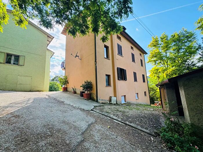 Appartamento con 6 locali in affitto in Località Santa Croce, Gualdo Tadino