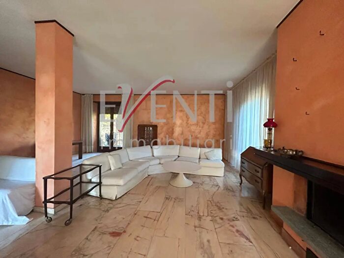 Casa con 12 locali in vendita in Via Davico, Pinerolo