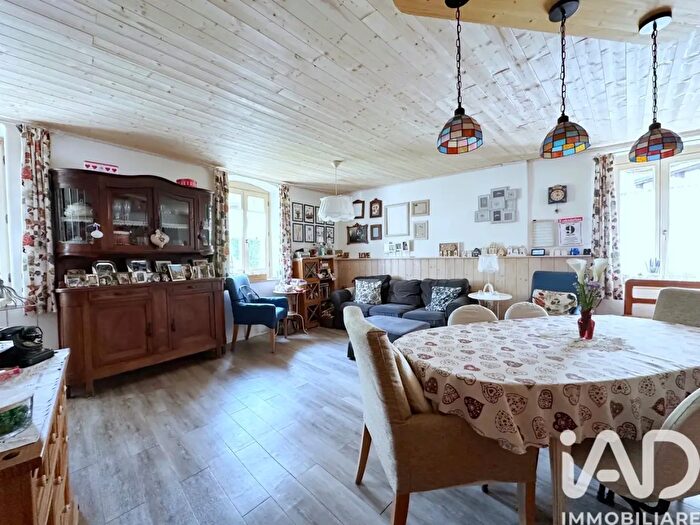 Appartamento con 7 locali in vendita in Via Vellutai, Ala