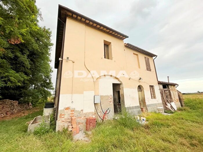 Casa con 8 locali in vendita in Via del Canale, Forli