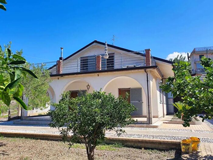 Casa con 6 locali in vendita in Via Pennino, Ascea