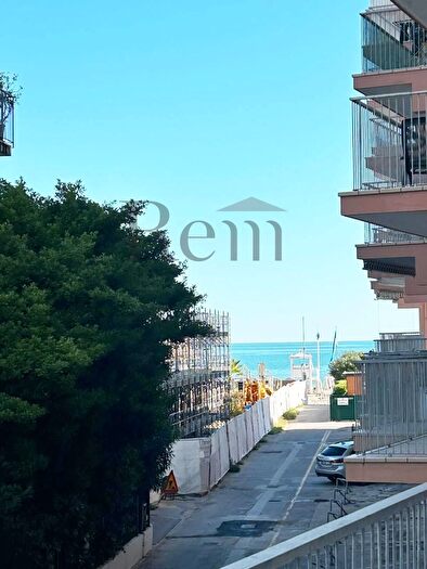 Appartamento con 6 locali in vendita in Largo Centro Commerciale, Jesolo