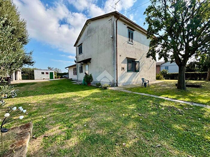 Casa con 5 locali in vendita in Via Fiumetto, Ravenna