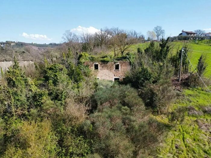 Casa con 5 locali in vendita in Via Colli, Collevecchio