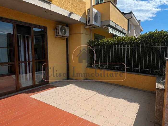 Casa con 6 locali in affitto in Terminetto Migliarina, Viareggio