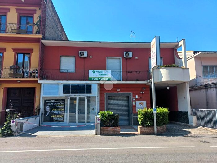 Appartamento con 5 locali in vendita in Via Nazionale Appia, Santa Maria A Vico