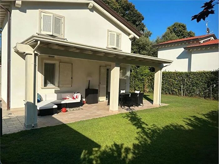 Casa in vendita in Montignoso