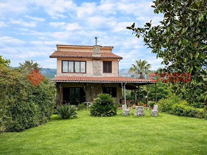 Casa con 6 locali in vendita in Contrada Sant Elmo, Itri