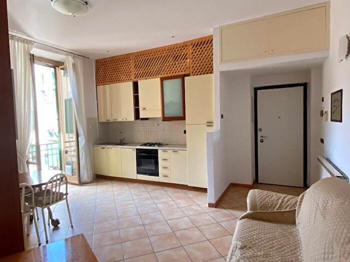 Appartamento trilocale in affitto in Via Crema, Porta Romana Medaglie d'Oro, Milano