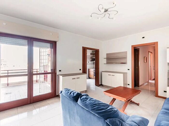 Appartamento trilocale in vendita in Via del Poggio di Acilia, Roma