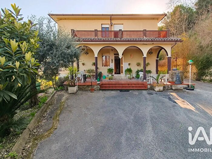 Casa con 10 locali in vendita in Via Contrada Campiglione, Fermo