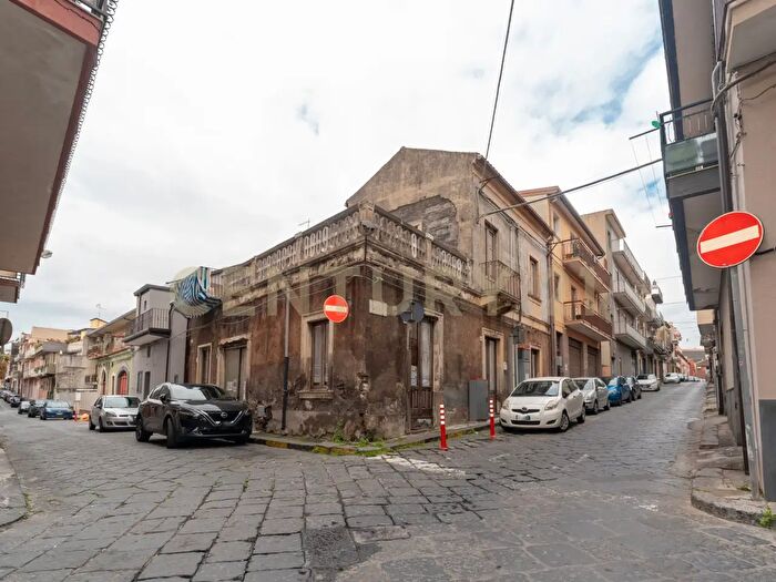 Casa con 8 locali in vendita in Via Vittorio Veneto, Misterbianco