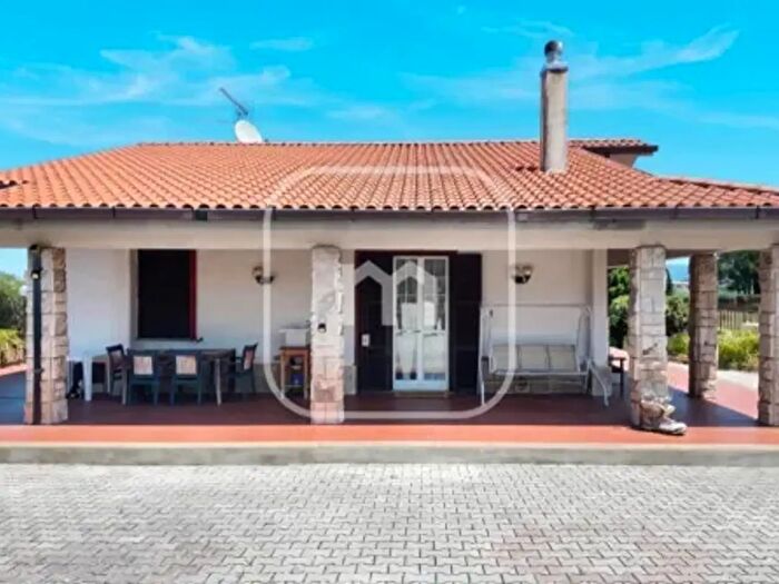 Casa con 6 locali in vendita in Via del Turchino, San Cesareo