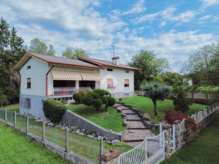 Casa quadrilocale in vendita in piazza della Chiesa, Centro, Fagagna