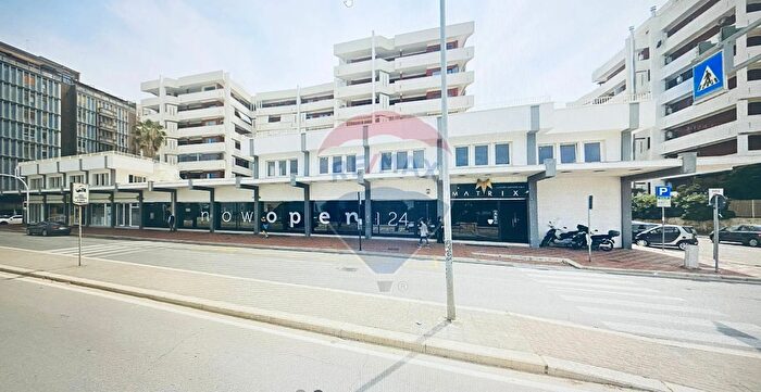 Appartamento con 10 locali in vendita in Lungomare Perotti, Bari