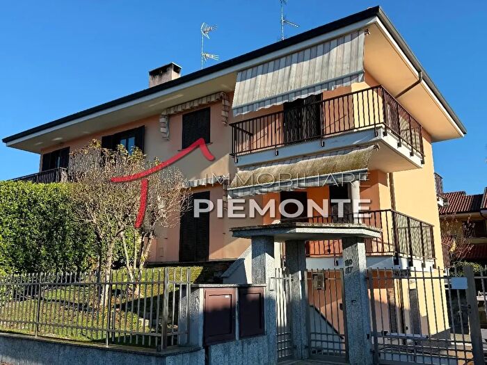 Casa con 5 locali in vendita in Borgomanero