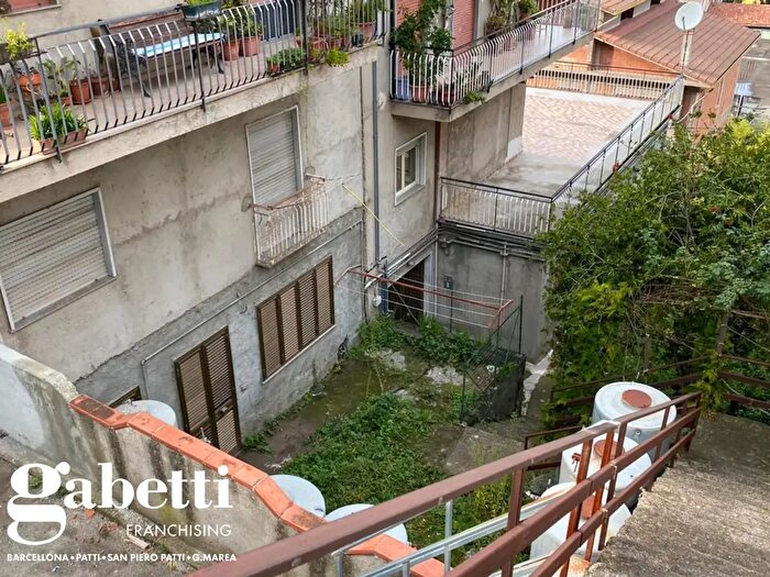 Casa trilocale in vendita in Via Paleologo, San Piero Patti