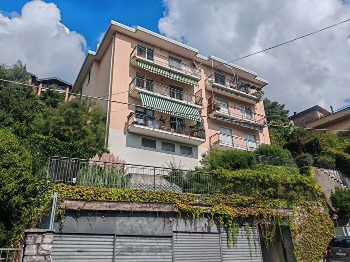 Appartamento trilocale in vendita in Via per Brunate Como, Como