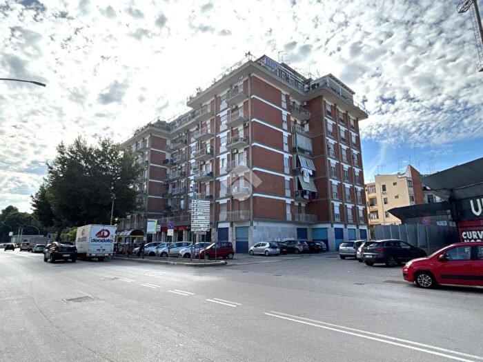 Appartamento con 5 locali in vendita in Viale Ofanto, Foggia