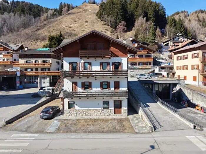 Appartamento trilocale in vendita in Via Fumarogo, Valdisotto