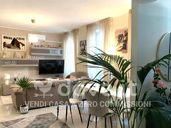 Casa quadrilocale in vendita in Via Achille Grandi, Desio