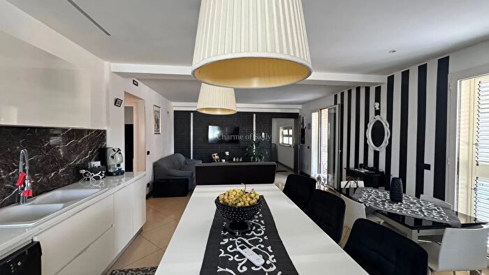 Appartamento con 5 locali in vendita in Via Torino, Pozzallo