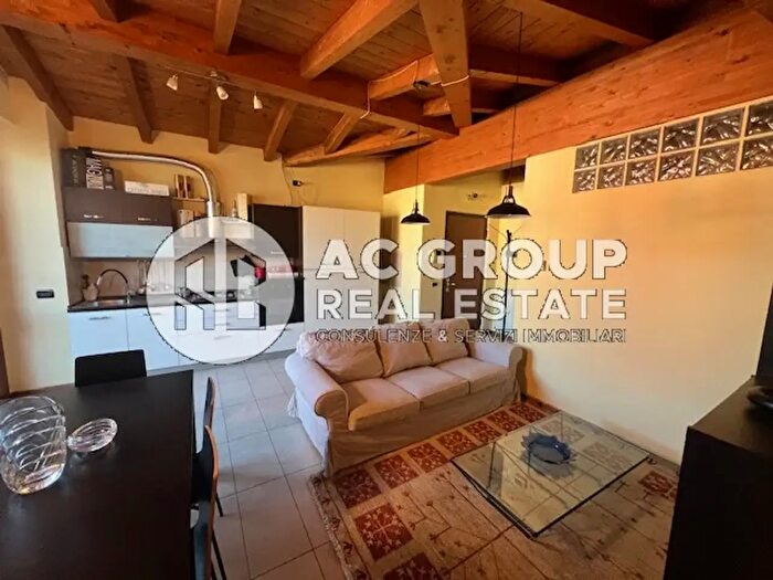 Appartamento trilocale in affitto in Via Monte Grappa, Rovellasca