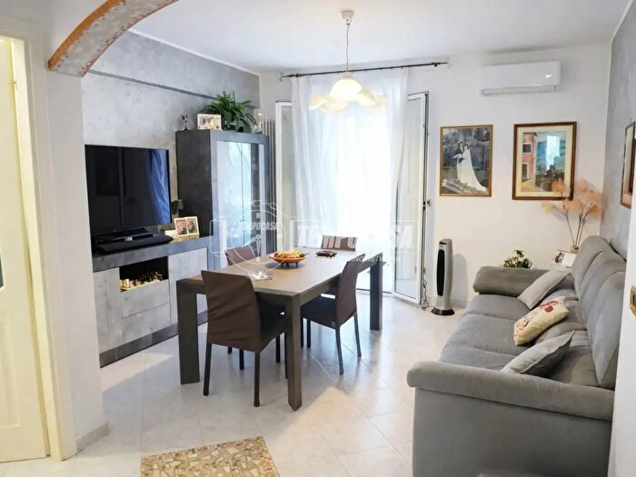Appartamento trilocale in vendita in Via Pacinotti Antonio, Ancona