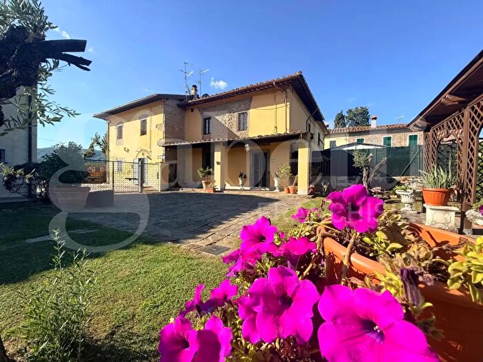 Casa in vendita in Pistoia