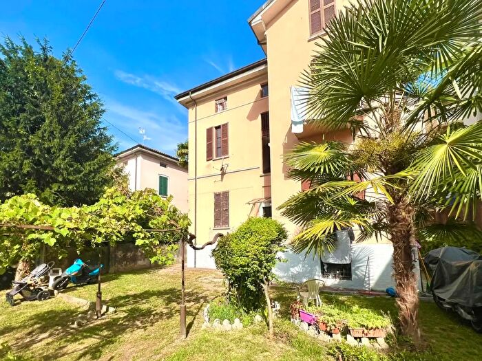 Casa con 12 locali in vendita in Via Nino Bixio, Varese