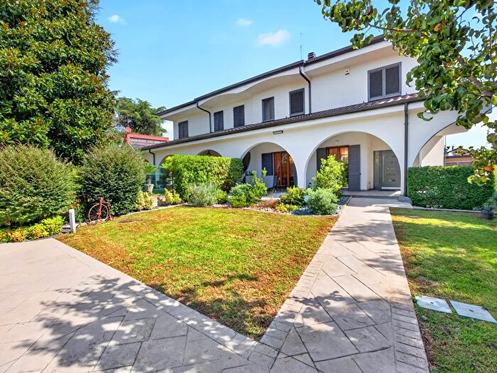 Casa con 5 locali in vendita in Via Campo Gallo, Arese