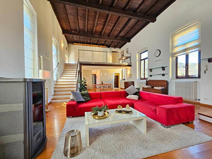 Appartamento con 6 locali in affitto in Piazza Novembre, Centro, Cuvio