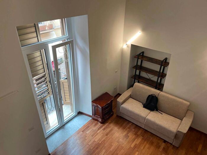 Appartamento monolocale in affitto in Corso Umberto I, Tribunali, Napoli