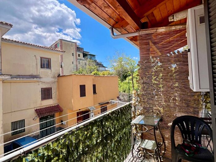 Appartamento trilocale in affitto in Via Comunale Margherita, Chiaiano, Napoli