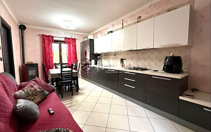 Casa con 5 locali in vendita in Via Crescentino, Vische