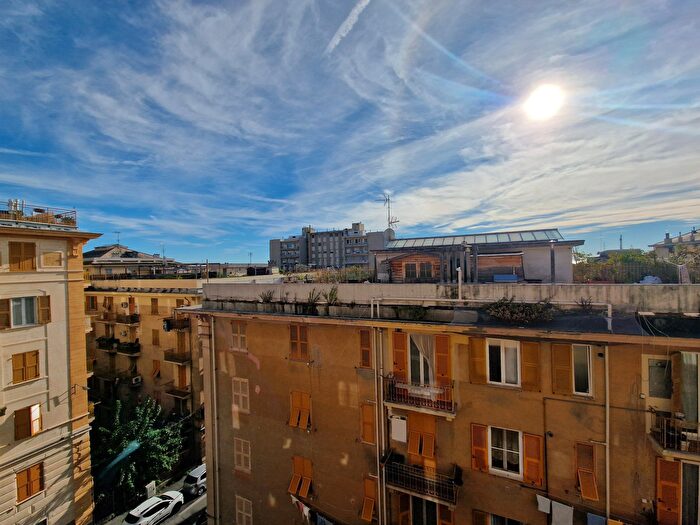 Appartamento con 7 locali in vendita in Via Fabrizio del Carretto, Genova