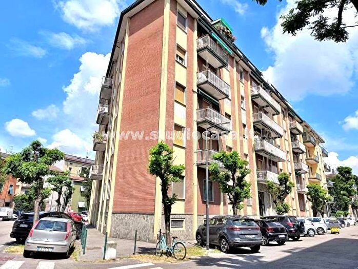 Appartamento trilocale in affitto in Piazza Castello, Cremona