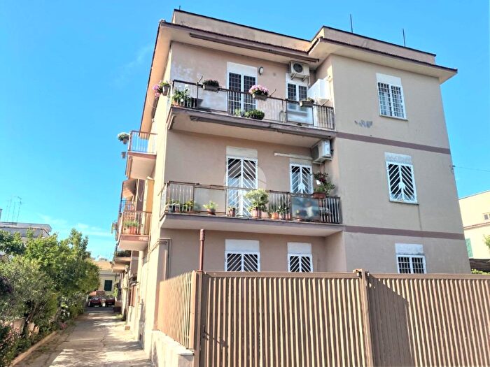 Appartamento trilocale in vendita in Via Giovanni Rucellai, Roma