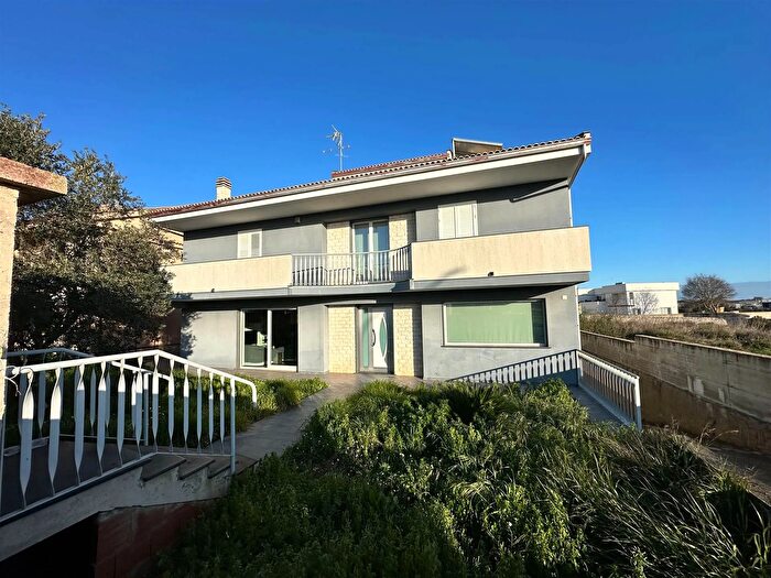 Casa con 14 locali in vendita in Via Alberto Sordi, Ragusa