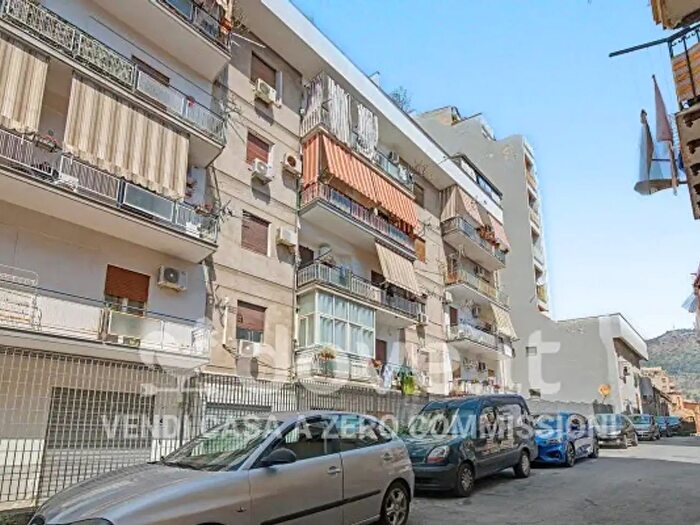 Appartamento con 5 locali in vendita in Via Laureto Tommaso, Palermo