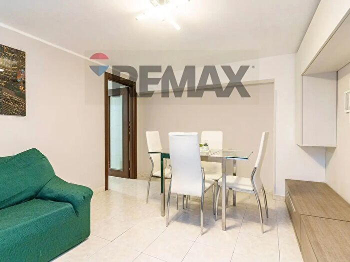 Appartamento trilocale in affitto in Via Vincenzo Giuffrida, Catania