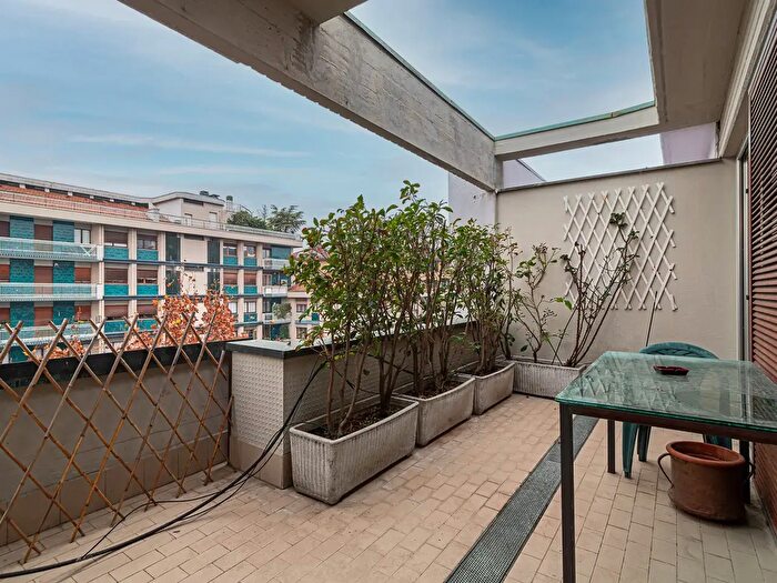 Appartamento trilocale in affitto in Via Sacco, Milano