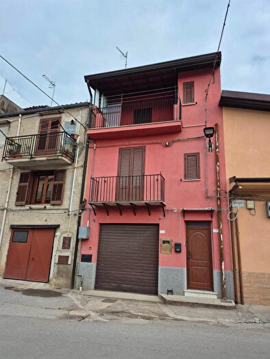 Casa con 5 locali in vendita in Vicari