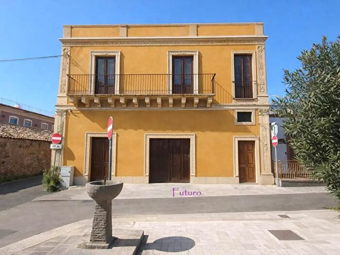 Casa con 6 locali in vendita in Via degli Angeli, Acireale